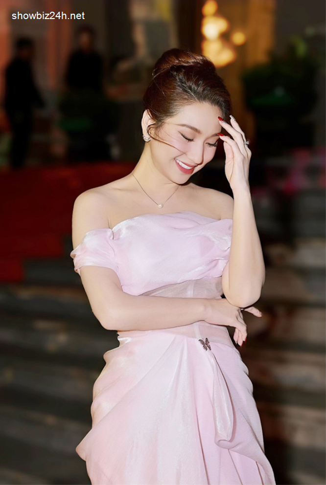 Cao Mỹ Kim dự Lễ bế mạc Liên hoan phim Quốc tế TP.HCM với nét đẹp dịu dàng-197-1