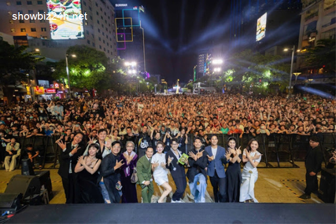 Lật Mặt 7 - đạo diễ Lý Hải tổ chức showcase cùng dàn diễn viên tại Phố đi bộ-196-1