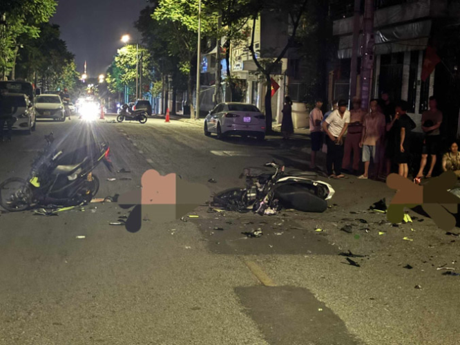 Hai thanh niên tử vong khi hai xe máy đối đầu