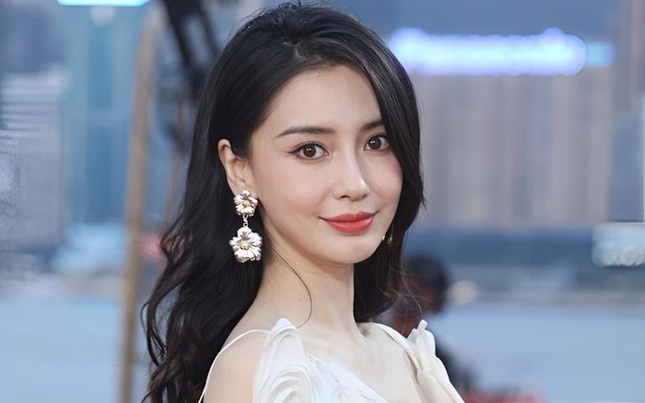 Angelababy bị quản lý to tiếng trên phố-1875-1