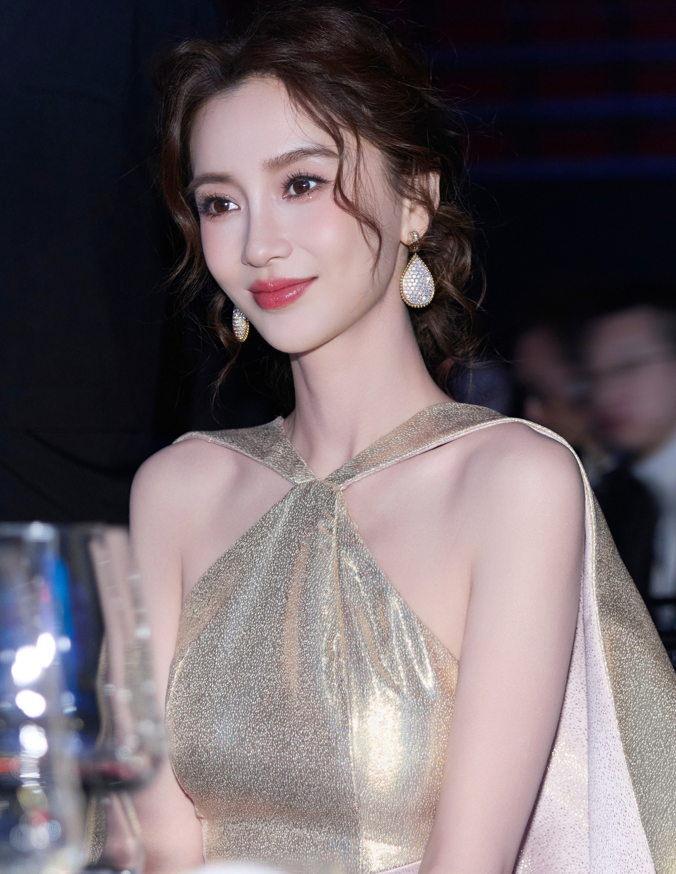 Angelababy xuất hiện tựa nữ thần trong sự kiện.-2441-2
