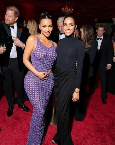 Kris Jenner và Kim Kardashian lần lượt xóa ảnh của vợ chồng Sussex-2317-2