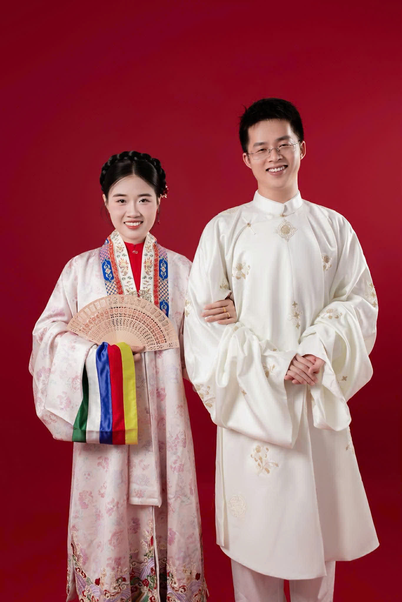 Cô dâu bật cười trước màn phát biểu của chú rể người Trung Quốc.-3051-1