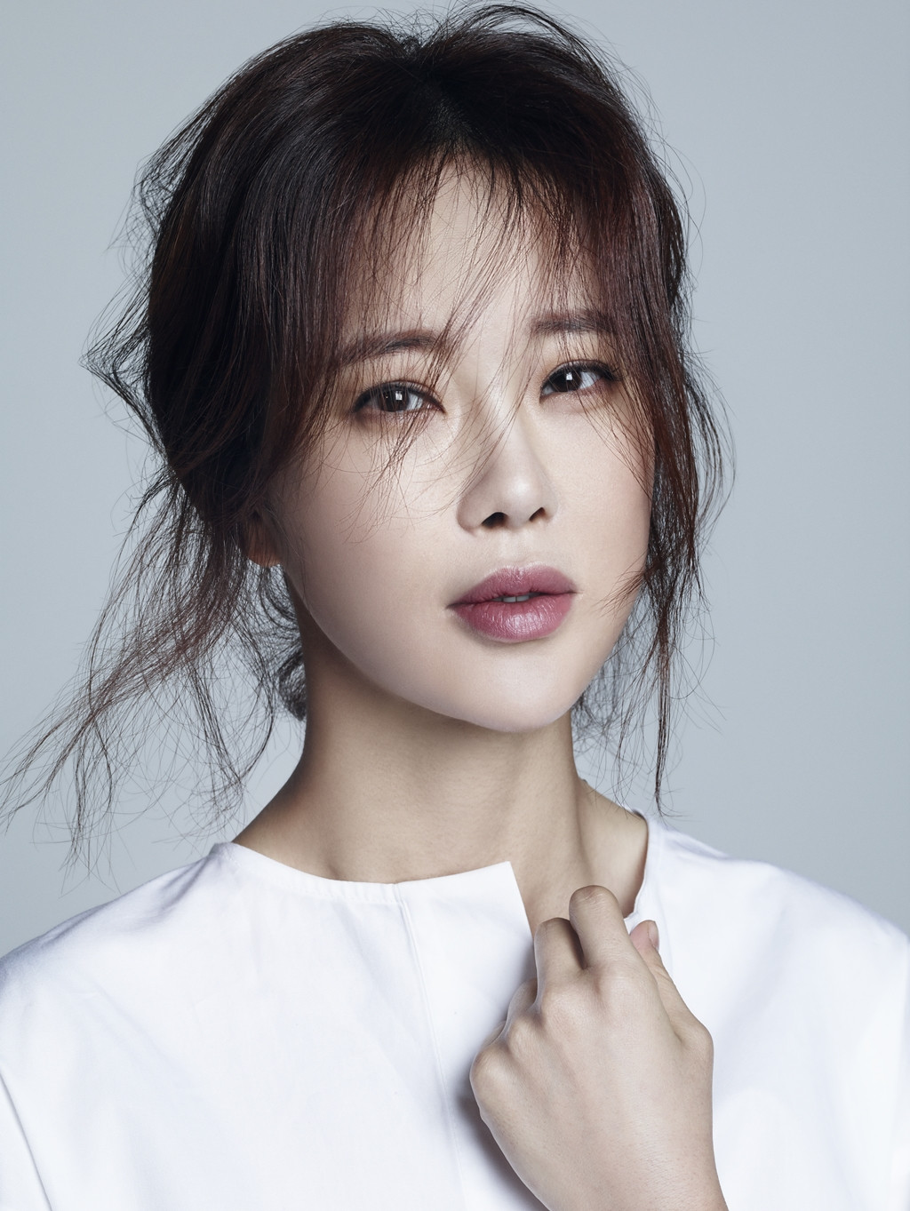 Gương mặt khác lạ của nữ ca sĩ Baek Ji Young-2820-1