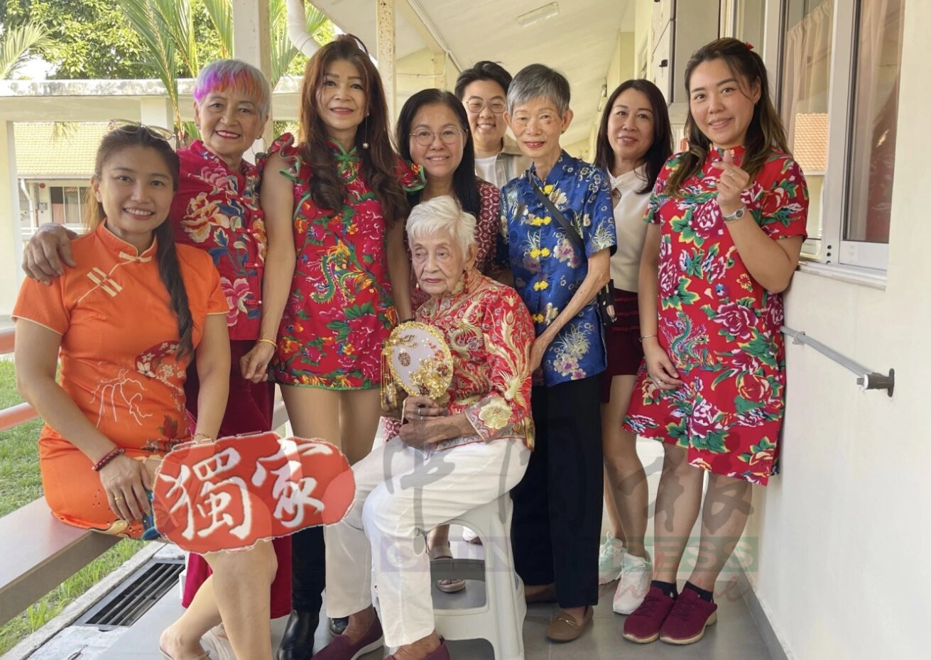 Cụ bà 91 tuổi kết hôn với ông lão 67 tuổi.-2927-1