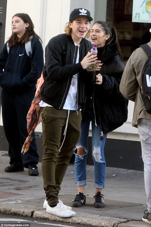 Dai con trai lớn của Beckham là Brooklyn và Romeo bất hòa-1754-1