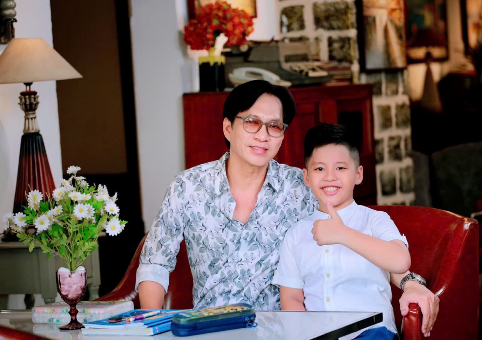 “Mẹ” của ca sĩ nhí Kupo trong MV “Nhật ký mẹ và con” là ai?-2214-1