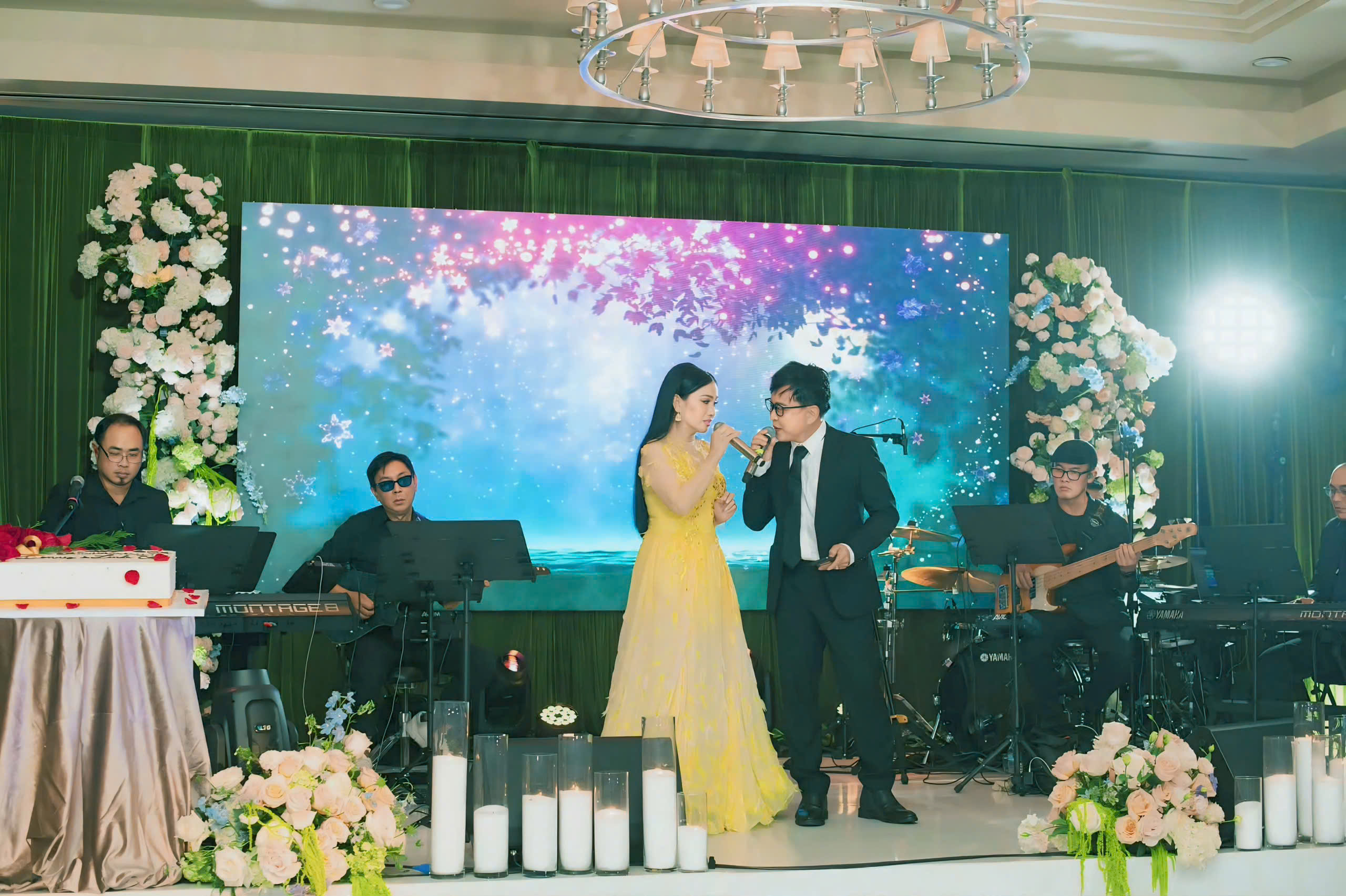 Ca sĩ Hà Phương chu đáo tổ chức kỷ niệm 60 năm ngày cưới bố mẹ chồng-2485-1