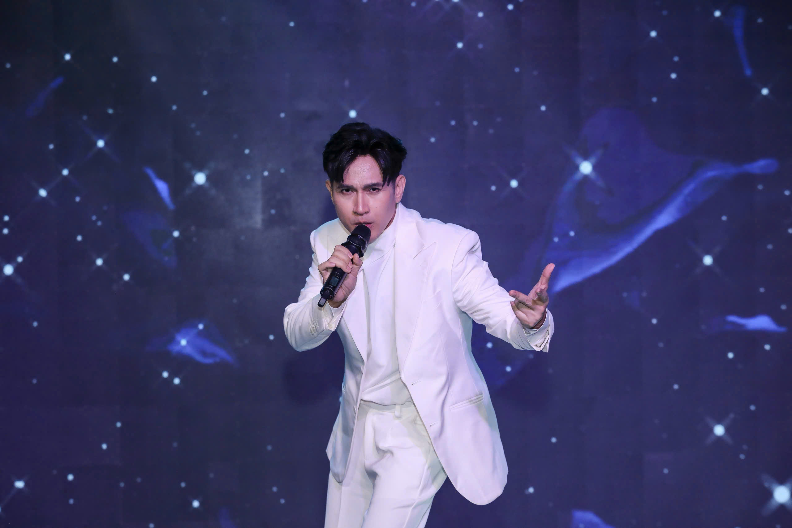 Doanh thu từ hít “Say Một Đời Vì Em” Nguyên Vũ góp cho quỹ thừ thiện-2180-1