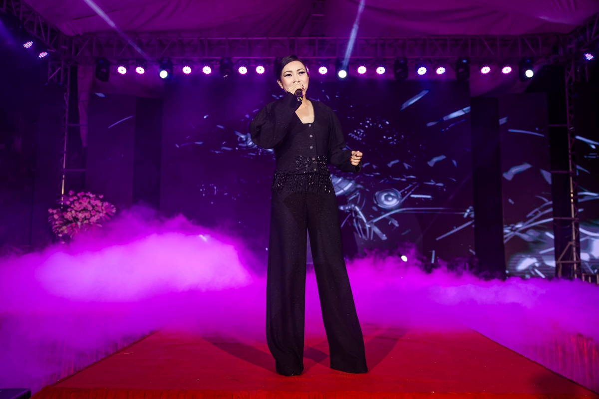 Phương Thanh bất ngờ quà sinh nhật của danh ca Ngọc Sơn-3211-1