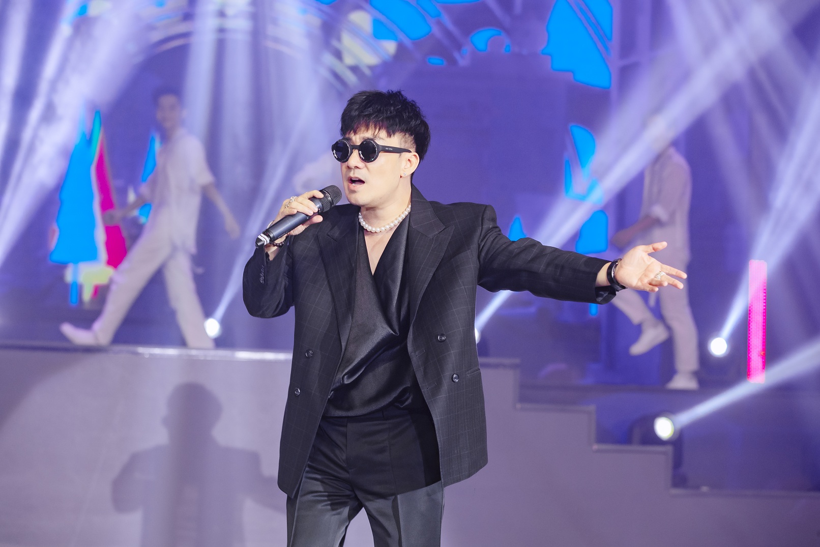 “Tình người giữa bão lũ” - chương trình nghệ thuật thiện nguyện vì bà con vùng lũ-2402-1