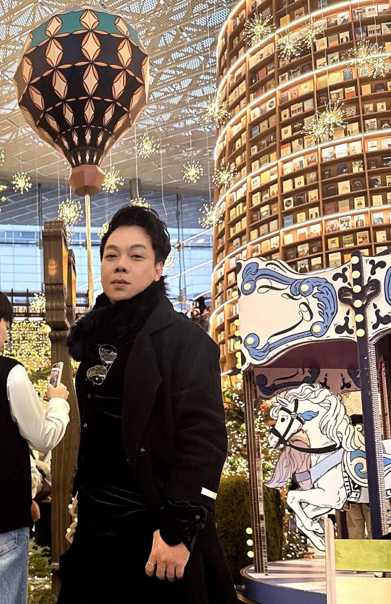 Ca sĩ Vỹ Khang đón Giáng Sinh lãng mạn trong giá rét-2454-3