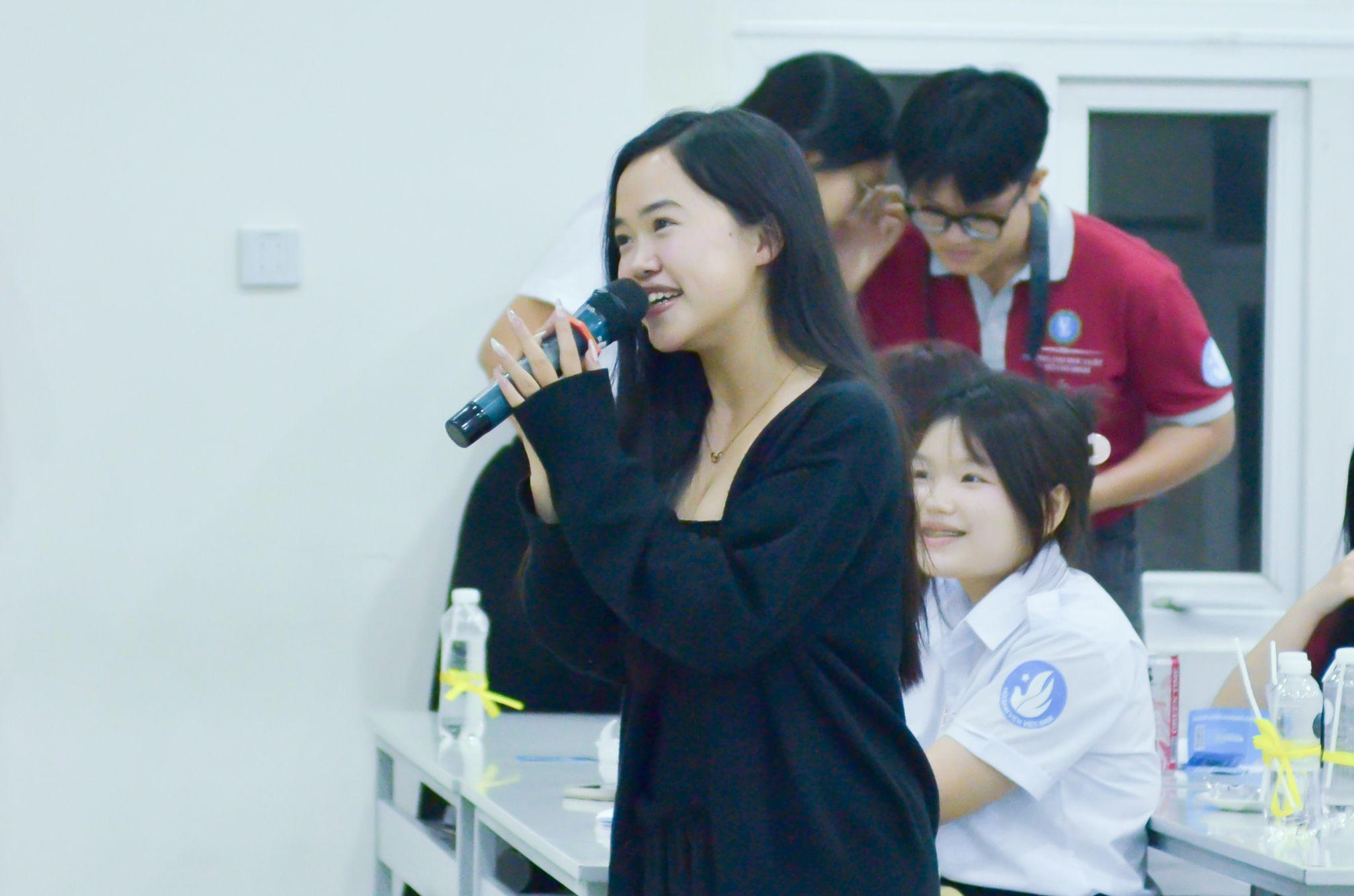 Quý quân The Mic MC Phước Đạt lan tỏa tinh thần học hỏi cùng “Nhà” OUMC-2874-2