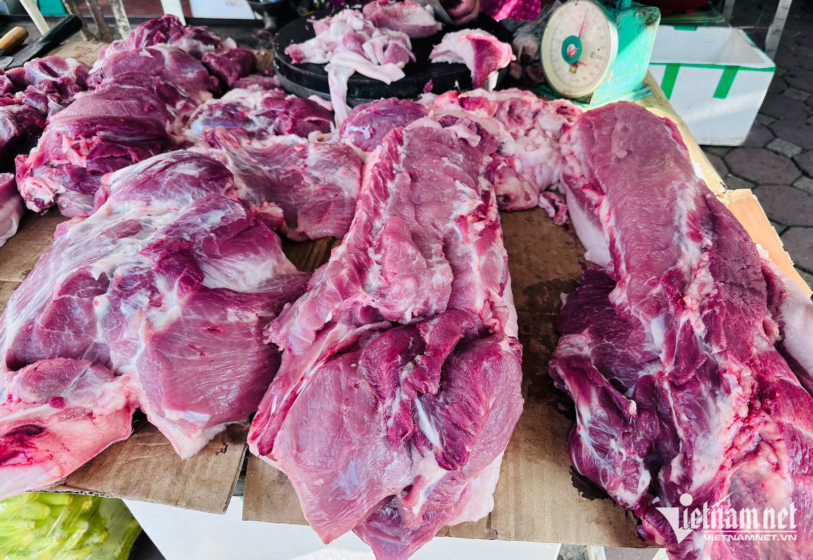 Giá iPhone chưa từng có; giá lợn hơi cao-2596-1