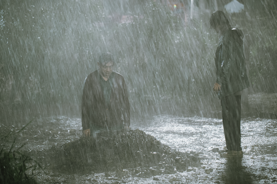 Diễn viên Hoàng Phúc lăn xả với vai diễn trong phim Cải Mả-2227-1