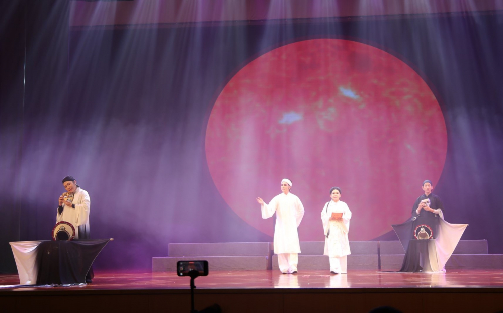 Lần đầu Bình Tinh nhận 4 HCV quốc tế dành cho cải lương-2279-1