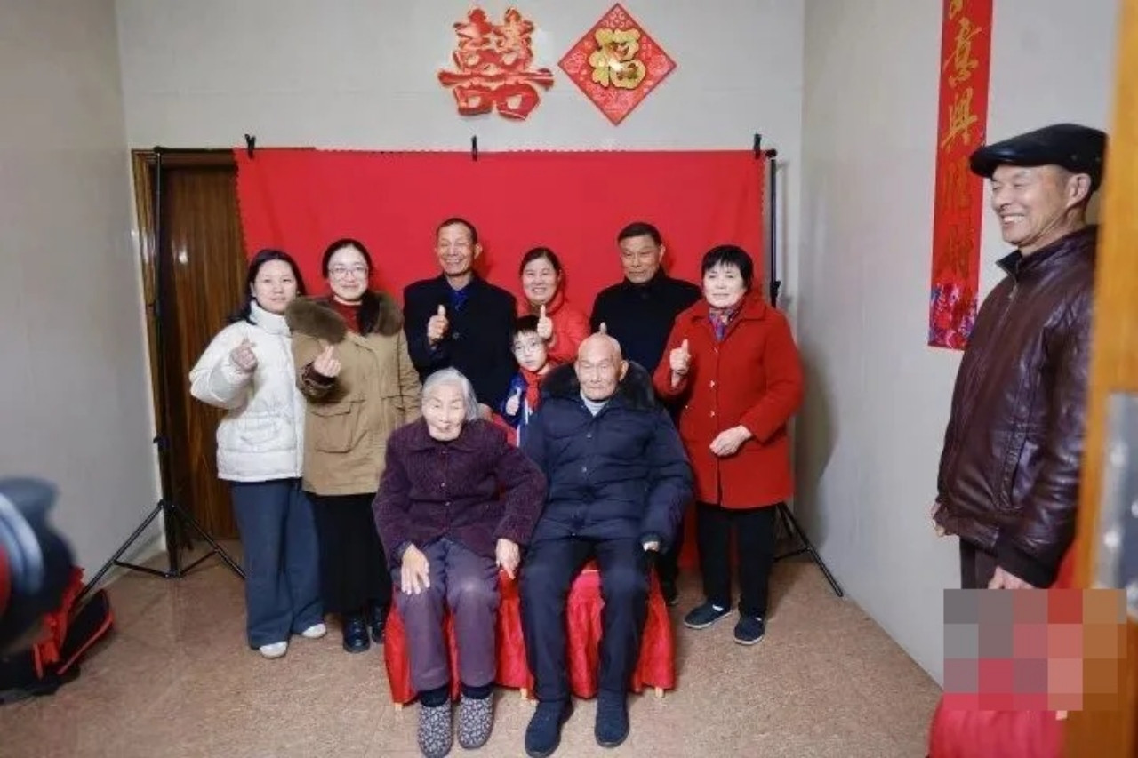 Bí quyết sống thọ Vợ chồng 102-2620-1