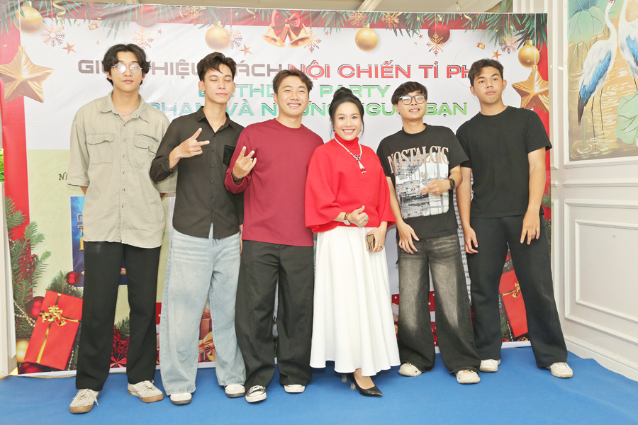 Nhiều sao đổ bộ ngày ra mắt cuốn sách 'Nội chiến Tỉ phú' của CEO Lê Phạm-2456-1