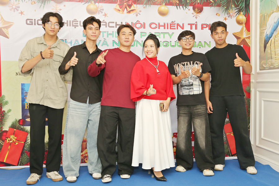 Nhiều sao đổ bộ ngày ra mắt cuốn sách 'Nội chiến Tỉ phú' của CEO Lê Phạm-2456-2