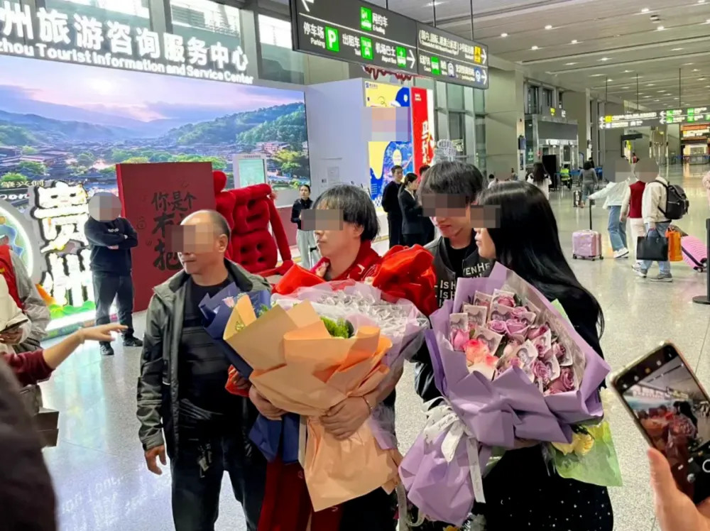 Chàng trai sau 21 năm bị bắt cóc đã đoàn tụ với gia đình-3184-1