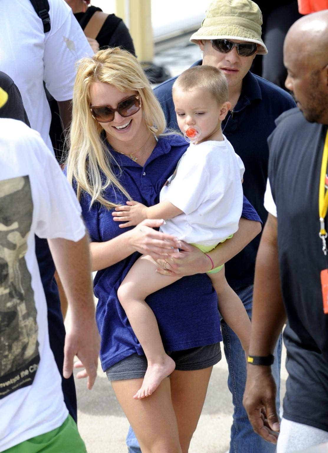 Federline tố Britney ngoại tình với nữ vũ công Teresa Espinosa-2231-1