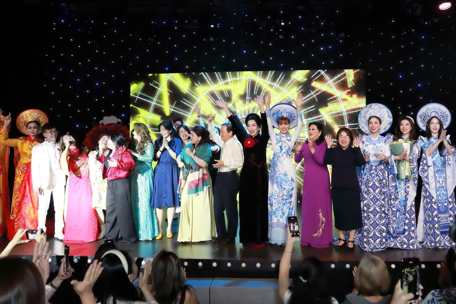 Chương trình Thương lắm miền Trung do NSND Trịnh Kim Chi làm tổng đạo diễn-2566-1