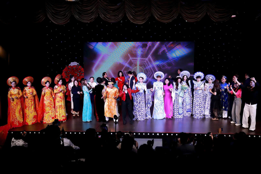 Chương trình Thương lắm miền Trung do NSND Trịnh Kim Chi làm tổng đạo diễn-2566-3