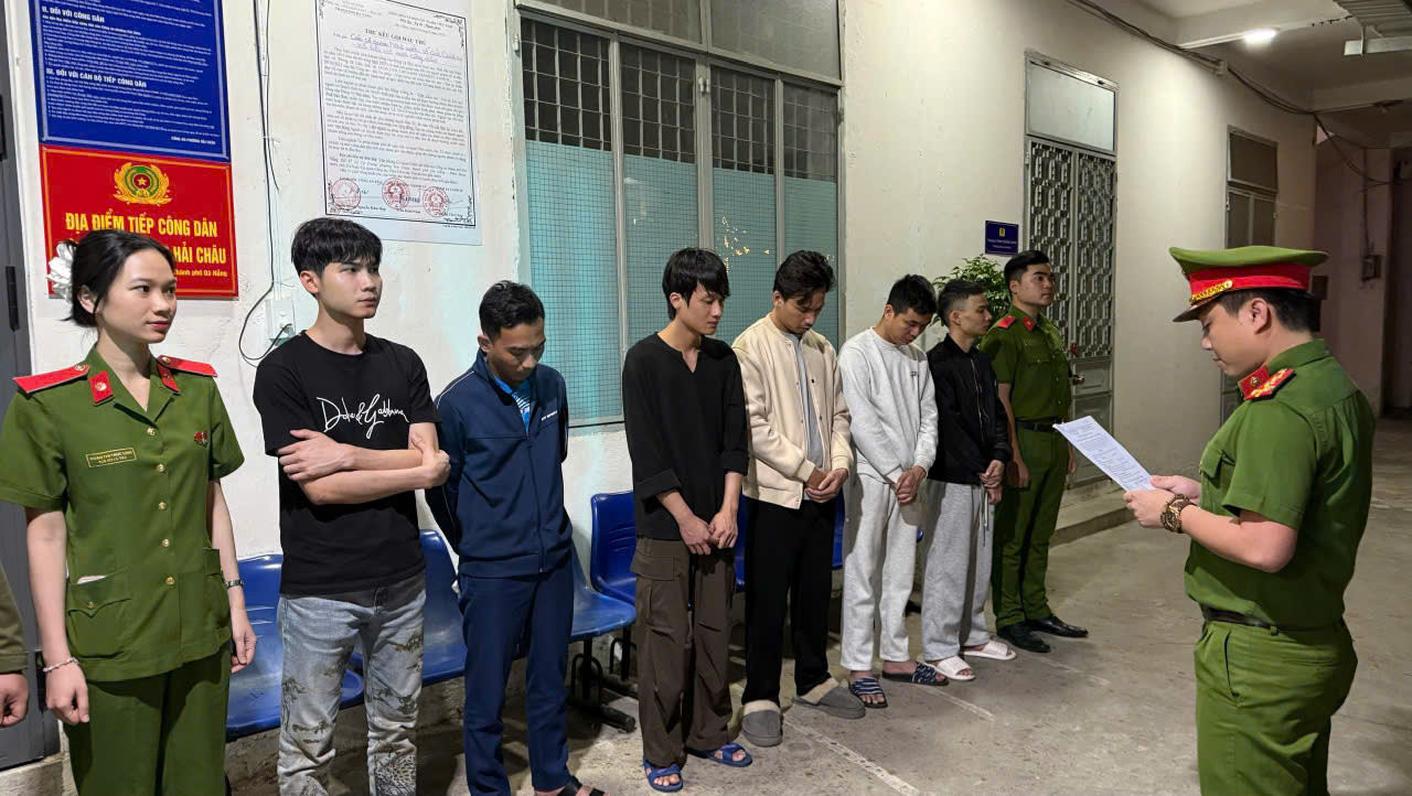 Công an đọc lệnh khởi tố bị can và bắt tạm giam các đường dây lừa đầu tư tiền ảo-2595-1