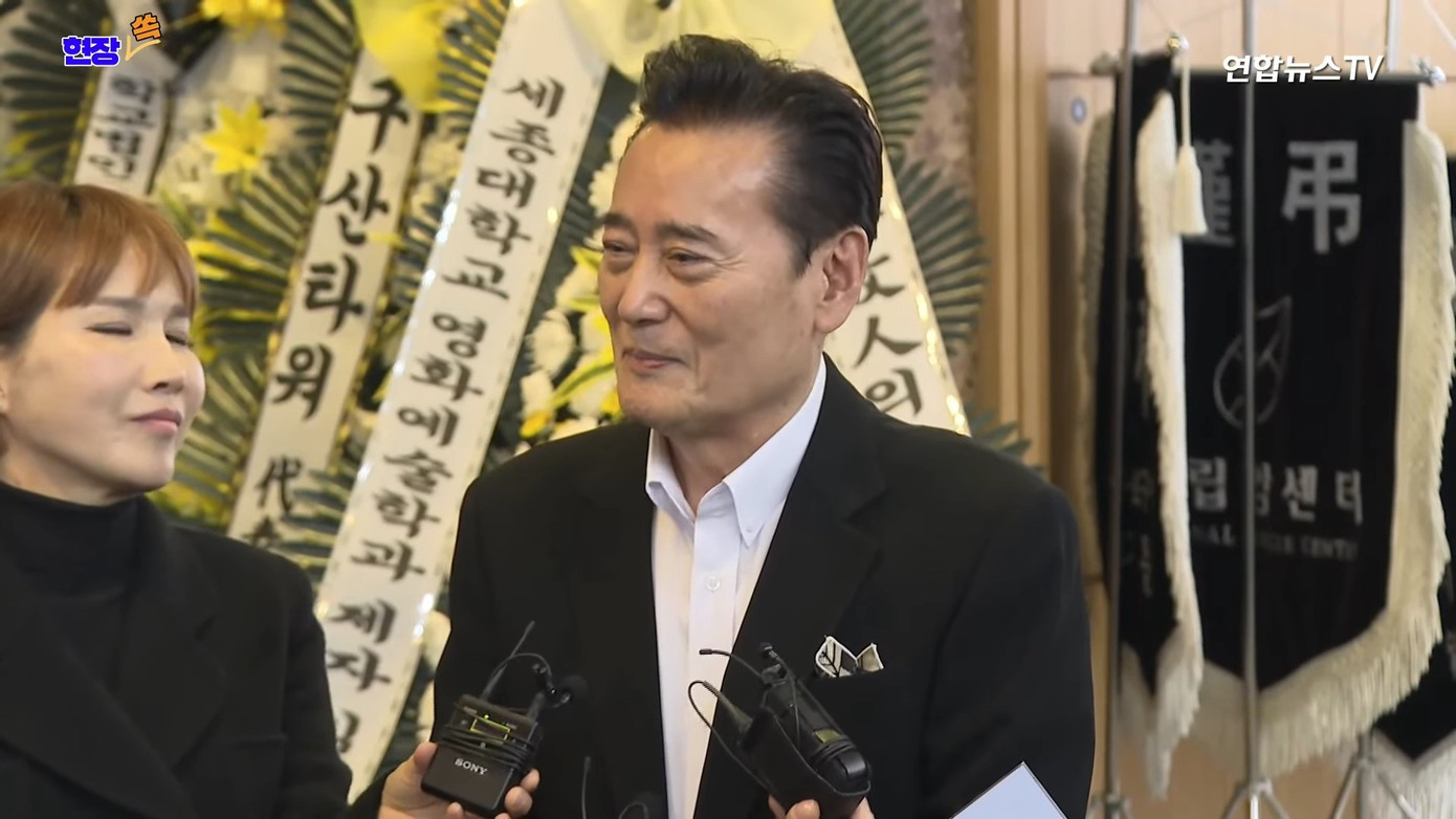 Vòng hoa tưởng niệm của Tổng thống Lee Jae Myung-2358-1