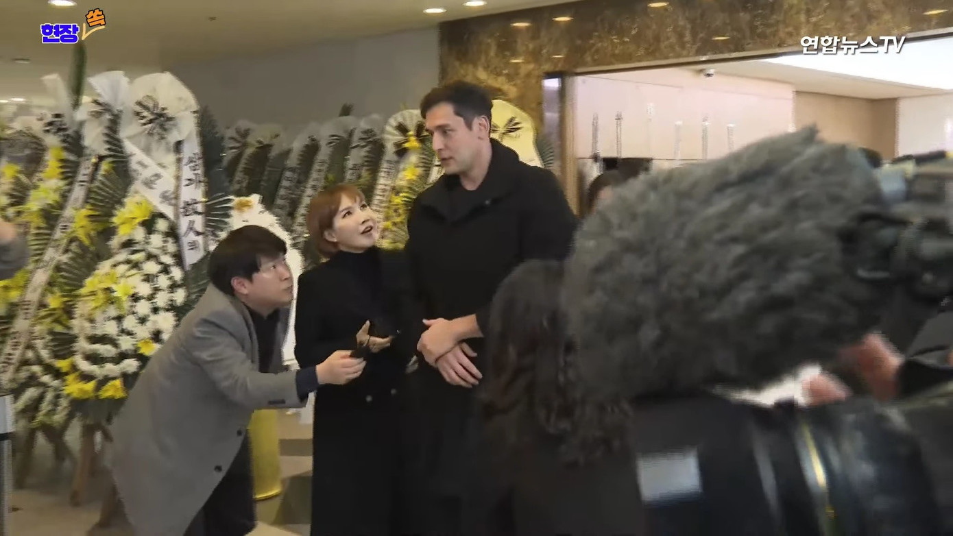 Vòng hoa tưởng niệm của Tổng thống Lee Jae Myung-2358-2