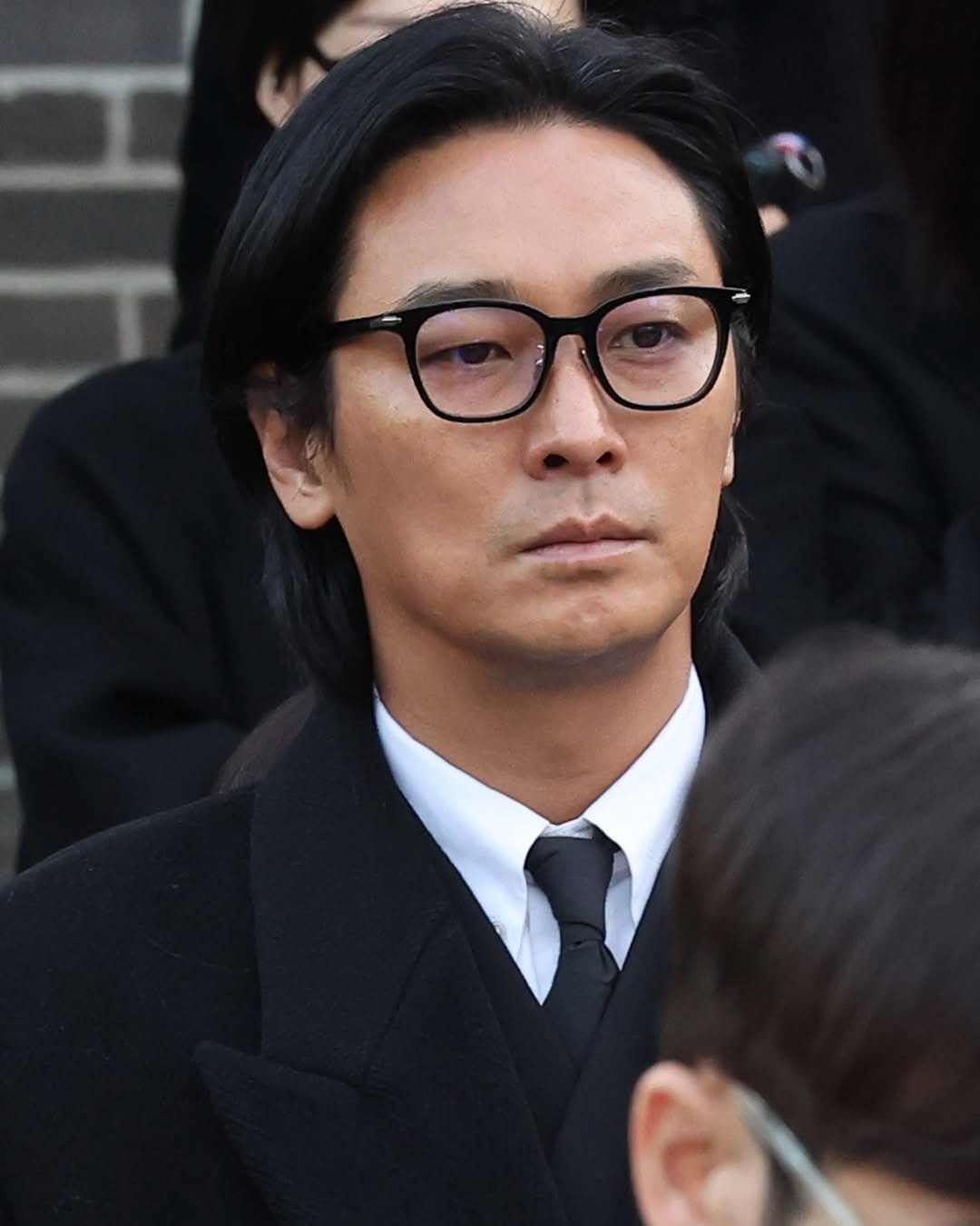 Dàn nghệ sĩ đến viếng Ahn Sung Ki.-2542-6