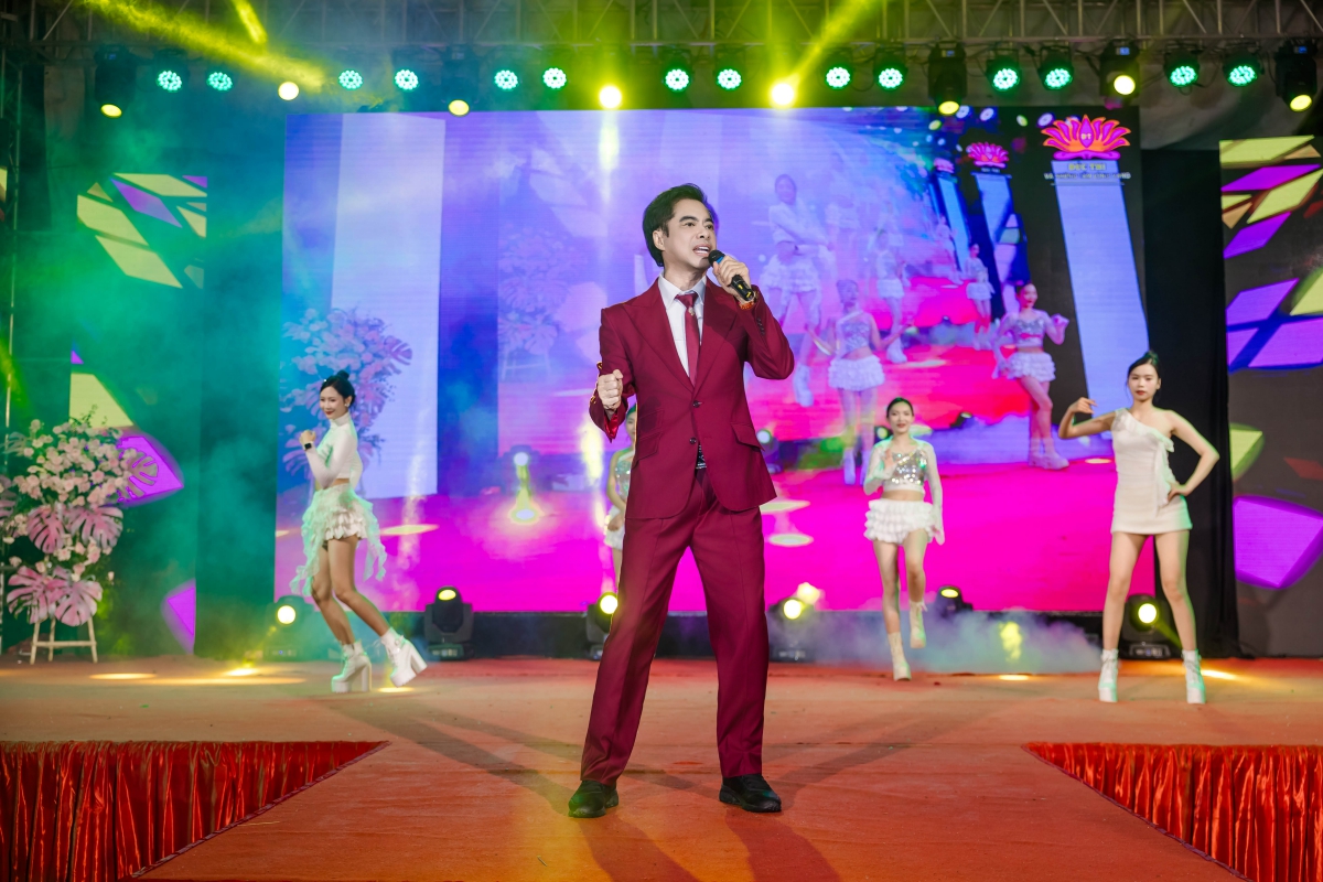 Phương Thanh bất ngờ quà sinh nhật của danh ca Ngọc Sơn-3211-1