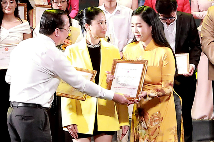 Vở Diễn Ngày Ấy Cổng Trời của Sân khấu Trịnh Kim Chi giành 6 giải thưởng tại Liên hoan Sân khấu-574-1