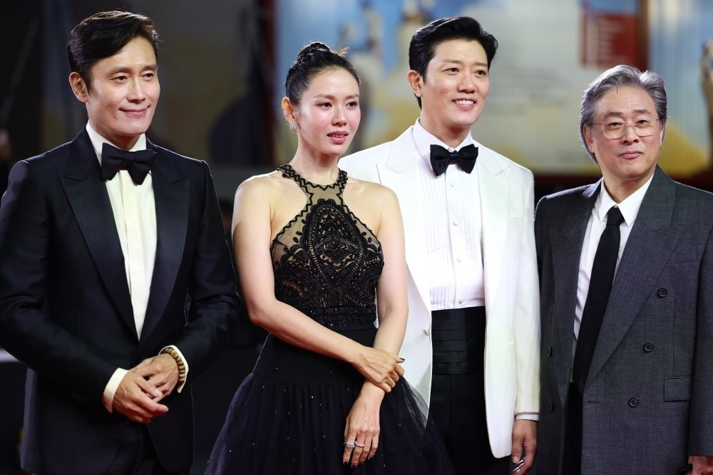 Lee Byung Hun, Son Ye Jin - Bộ phim đạt điểm 100%-2112-1