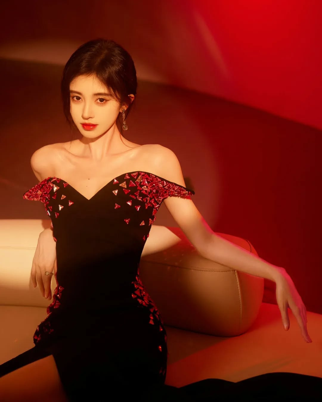 Diễn viên Cúc Tịnh Y. bị tố-2989-1