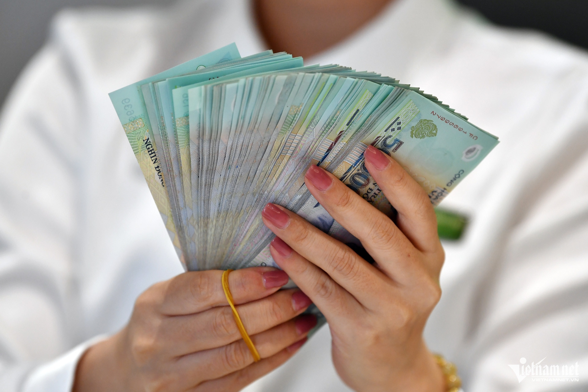 Doanh nghiệp băn khoăn nếu trả lương bằng tiền mặt-2539-1