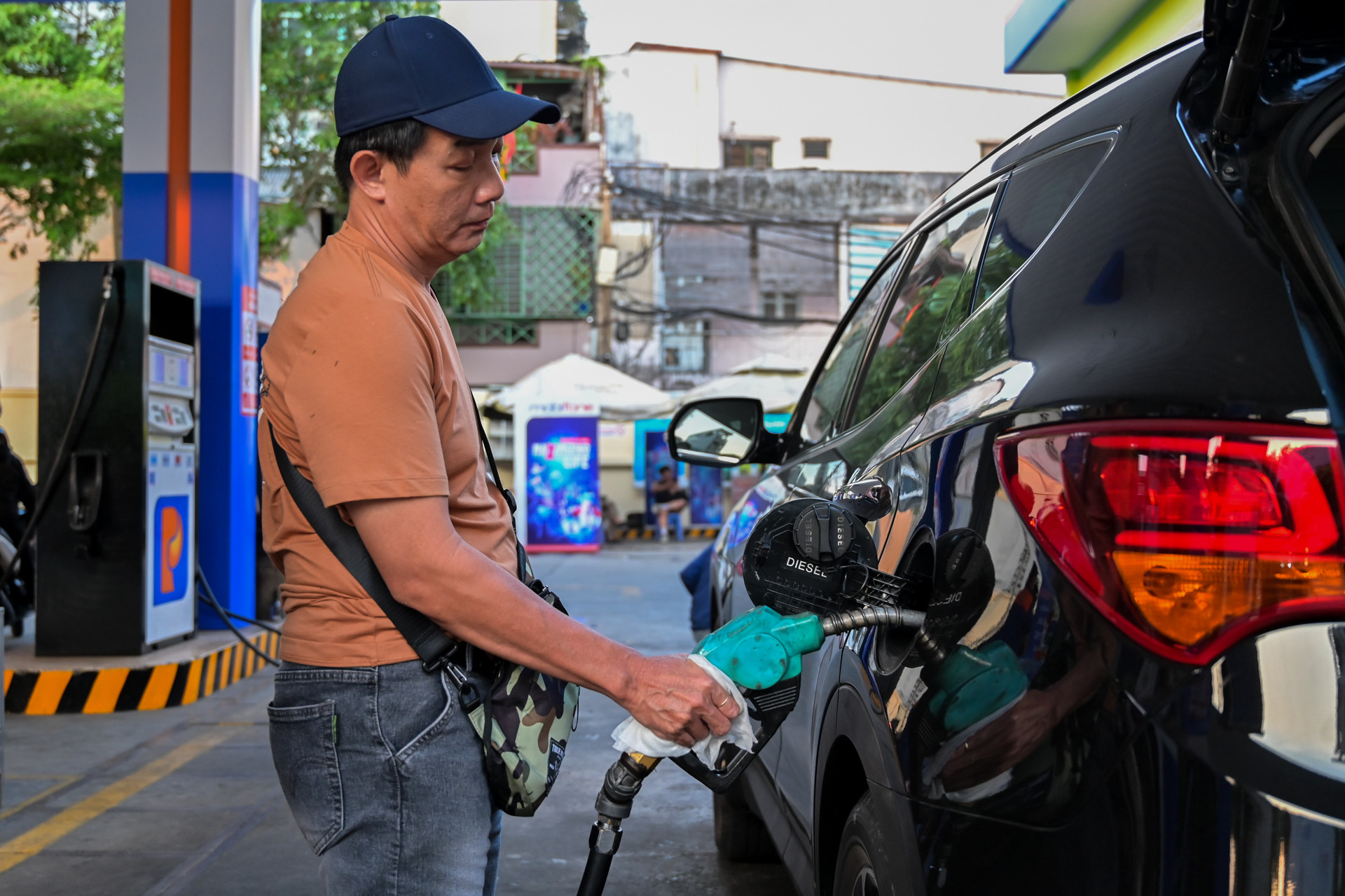 Giá xăng dầu tiếp tục tăng mạnh.-2861-1