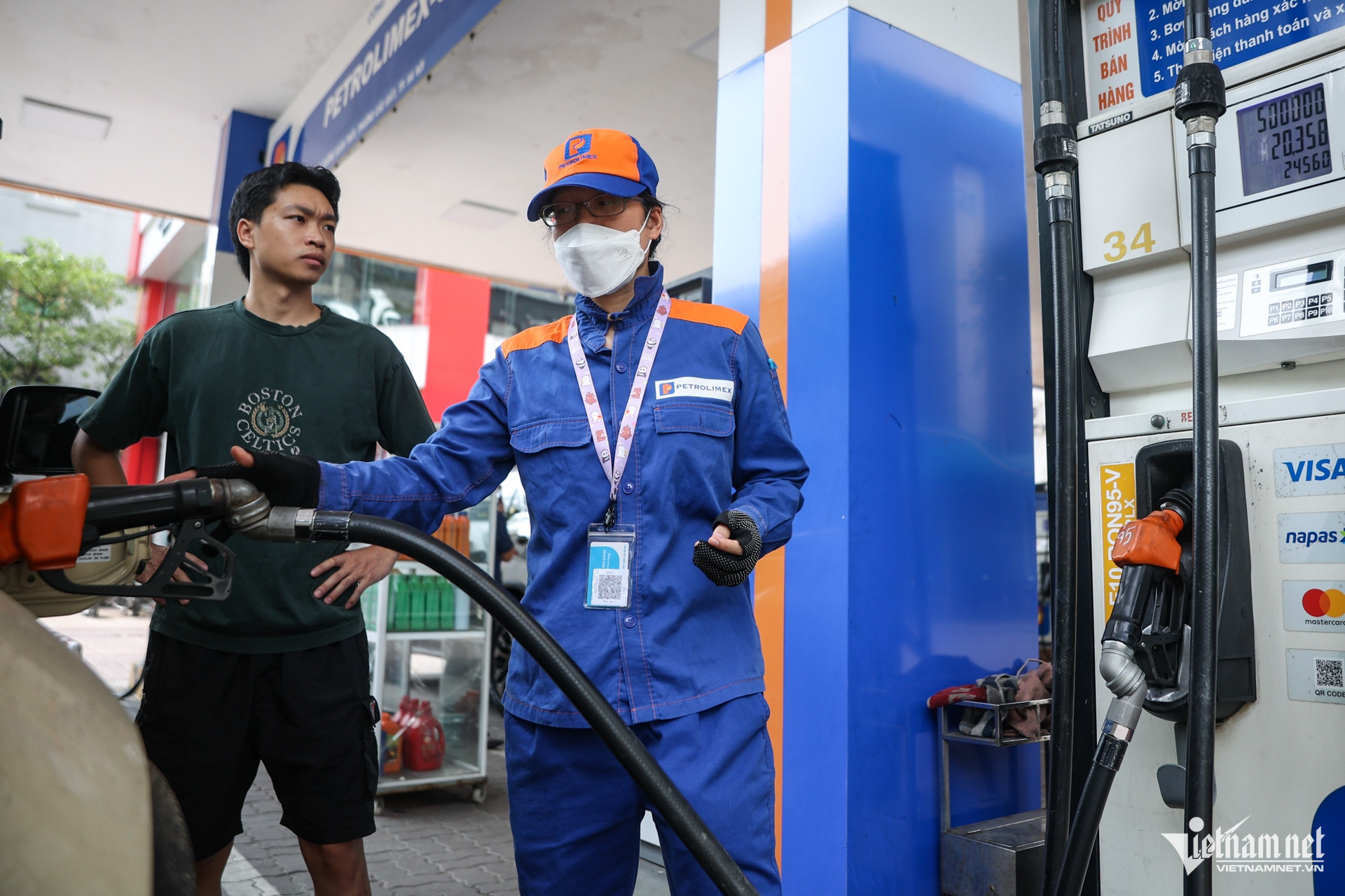 Giá xăng dầu được điều chỉnh giảm-3498-1