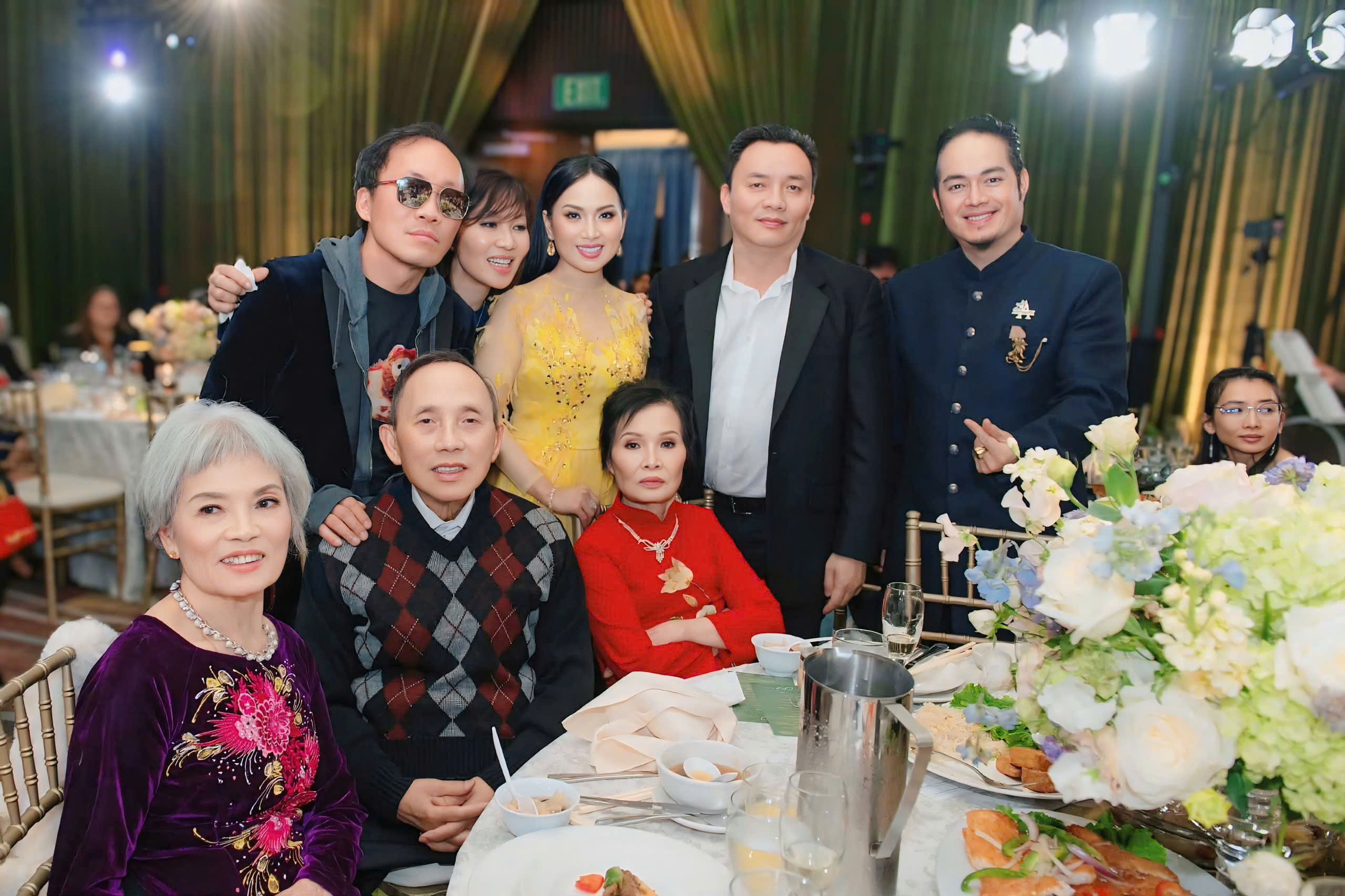 Ca sĩ Hà Phương chu đáo tổ chức kỷ niệm 60 năm ngày cưới bố mẹ chồng-2485-1