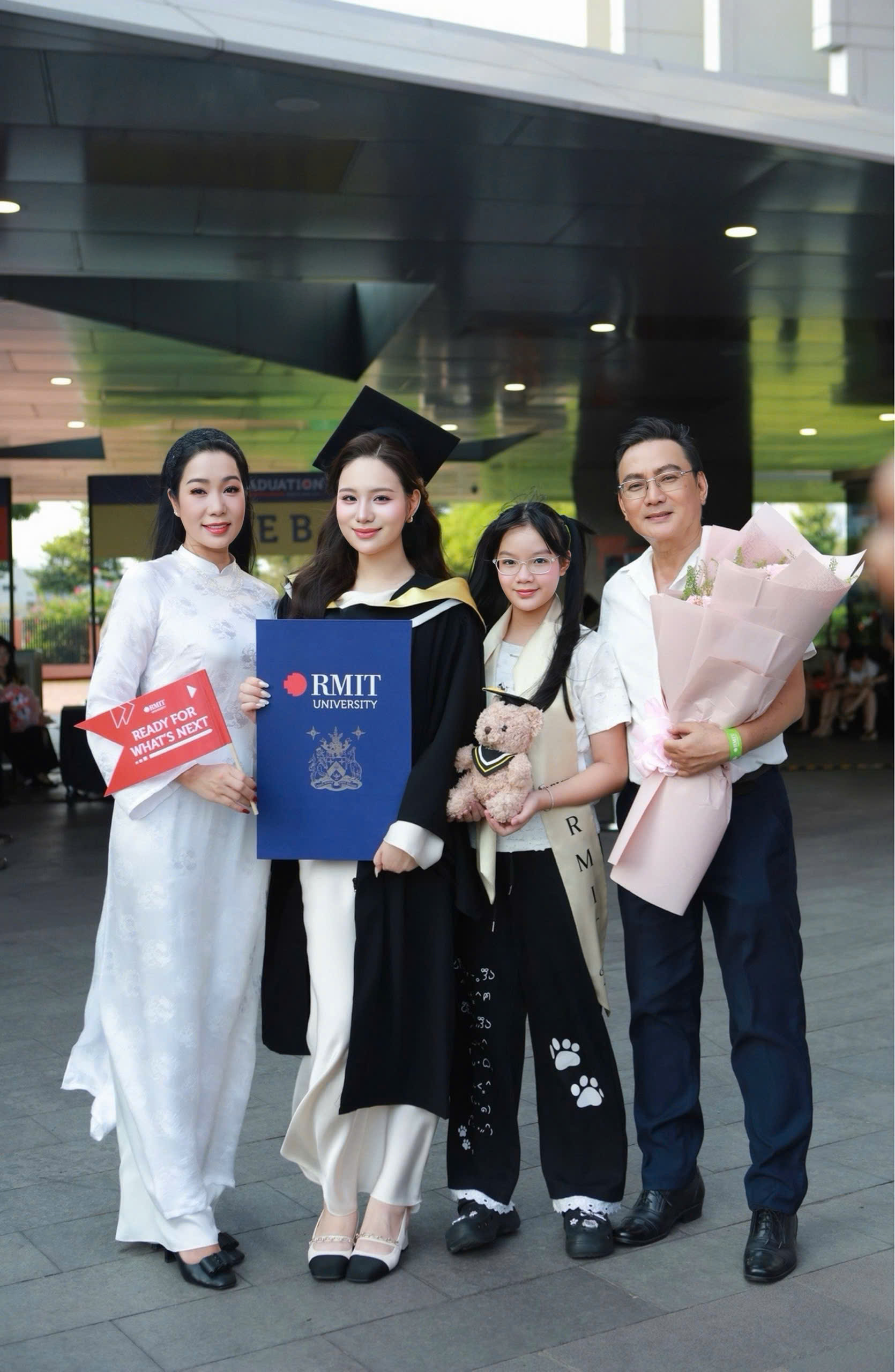 Võ Trịnh Khánh Ngân nhan sắc khó cưỡng ngày nhận bằng Tốt nghiệp-3146-1