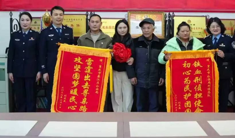 Giây phút đoàn tụ sau 31 năm xa cách-2746-1