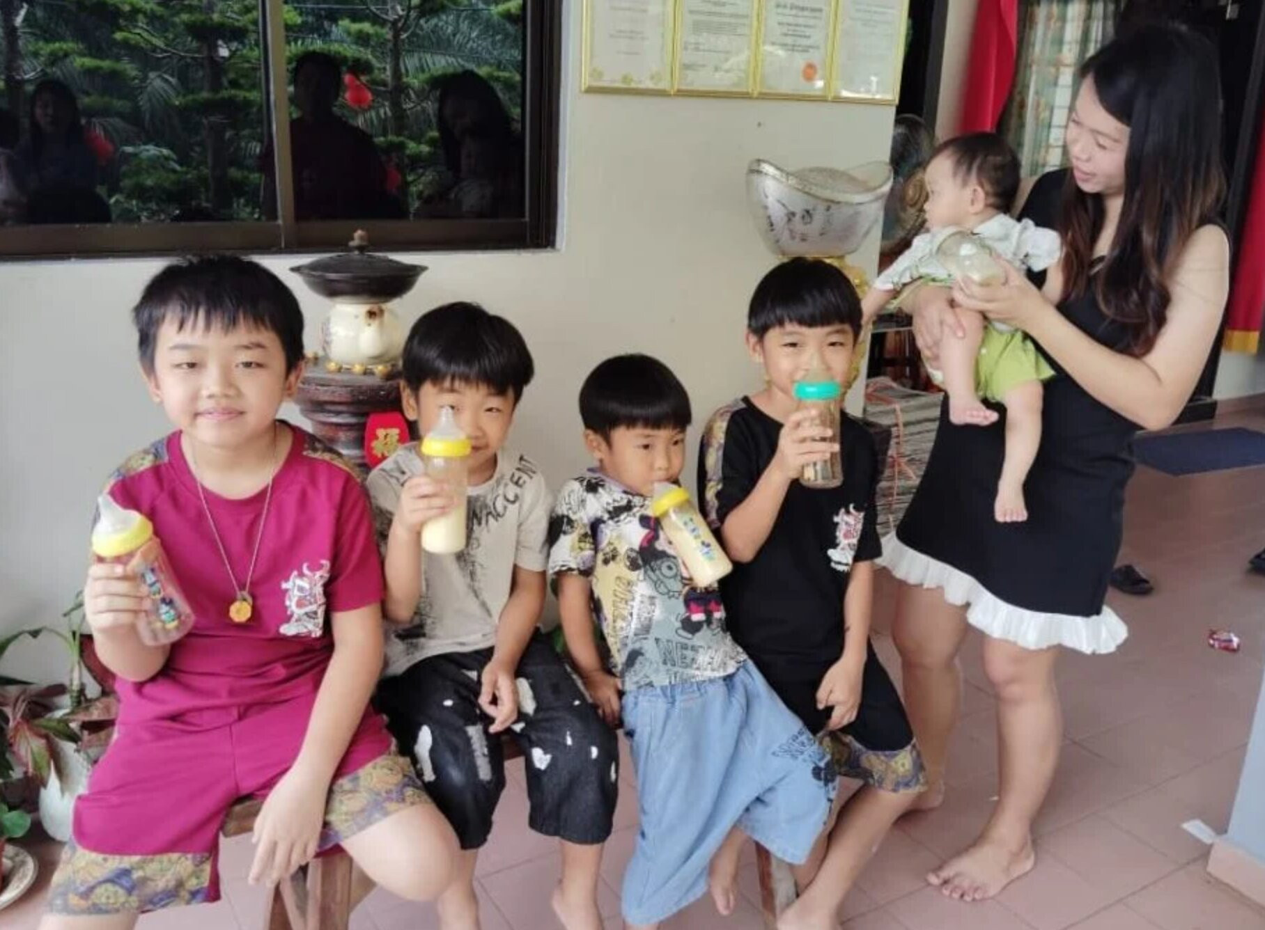 Chồng 42, vợ 37 tuổi có 9 người con-3143-1