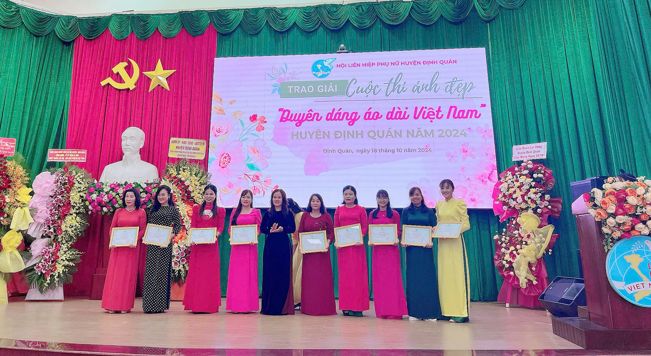 Cuộc thi ảnh “Duyên dáng Áo dài Việt Nam” gọi tên Lê Thụy Bích Thảo-515-1