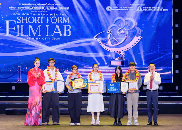 Nghệ sĩ Mai Thu Huyền trao học bổng của MTH Academy-3484-1