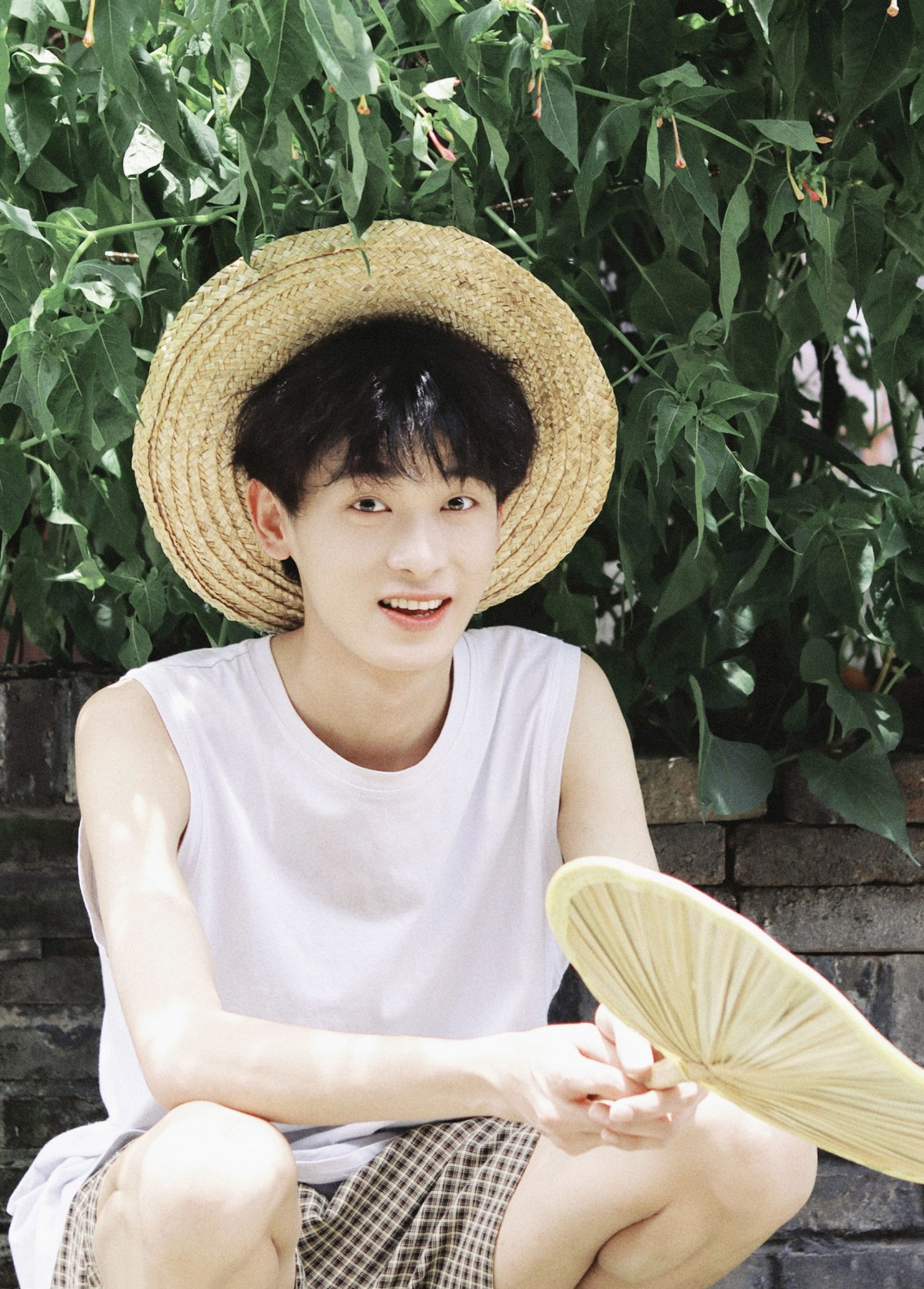 Nam ca sĩ Hà Chi Hồng ngồi xe lăn-3154-1