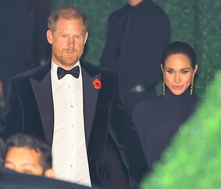 Kris Jenner và Kim Kardashian lần lượt xóa ảnh của vợ chồng Sussex-2317-1