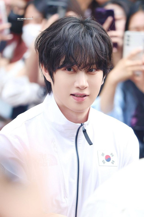 Hee Chul kinh hãi khi bị fan cuồng bám đuổi, để lại đồ nhạy cảm.-2185-1