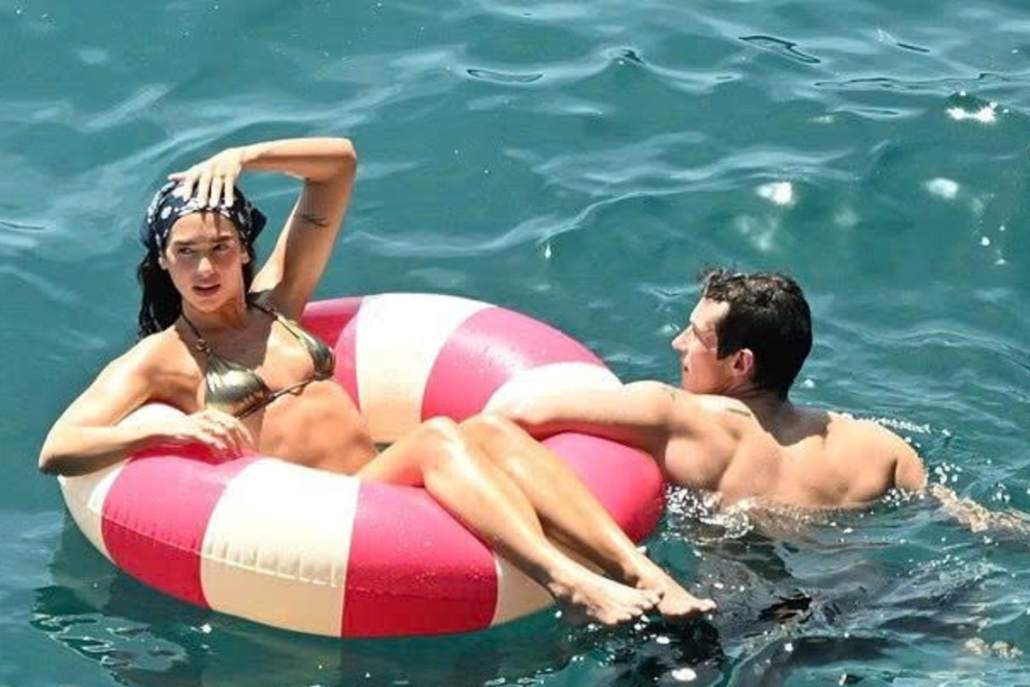 Hình thể săn chắc của nữ ca sĩ Dua Lipa và chồng mới cưới-3519-2
