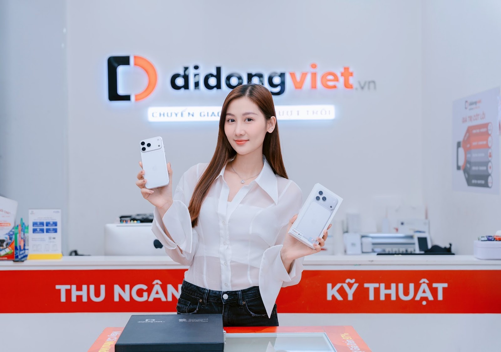 iPhone 17 Pro Max hút loạt Hoa hậu Việt cùng nhau tới Di Động Việt-2233-1