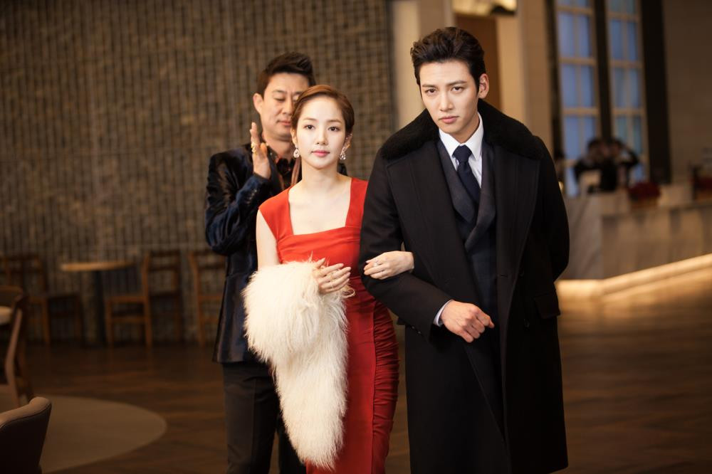 Ji Chang Wook và Park Min Young trong phim Healer.-4600-1